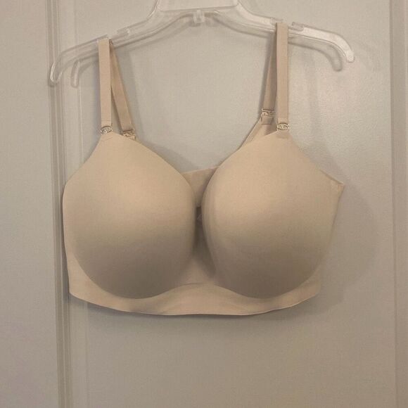 Victoria’s Secret padded no wire bra size 44DDD  - Picture 2 of 7